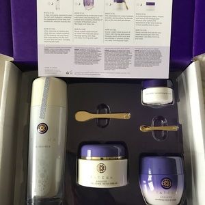 🎉HOST PICK🎉❗❗FINAL SALE ❗❗Tatcha Face Set